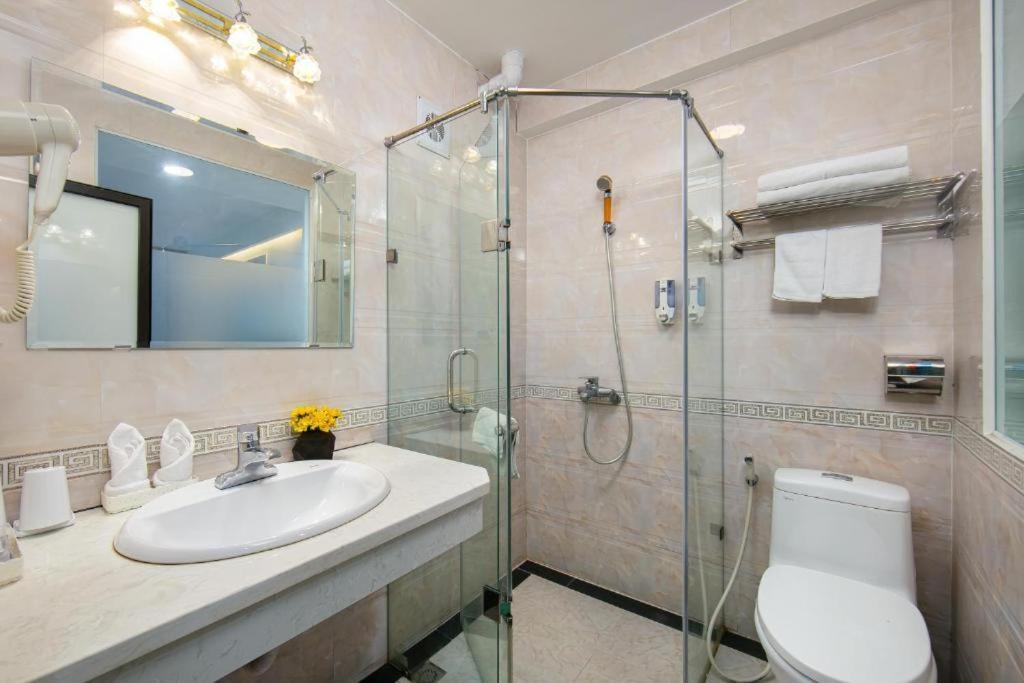 Quang Chung Hotel - 56 Le Van Thiem - By Bay Luxury Hanoi Exterior photo